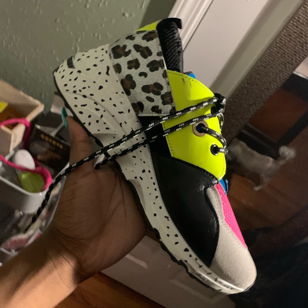 Woman Designer Shoes - Picture 3 of 5